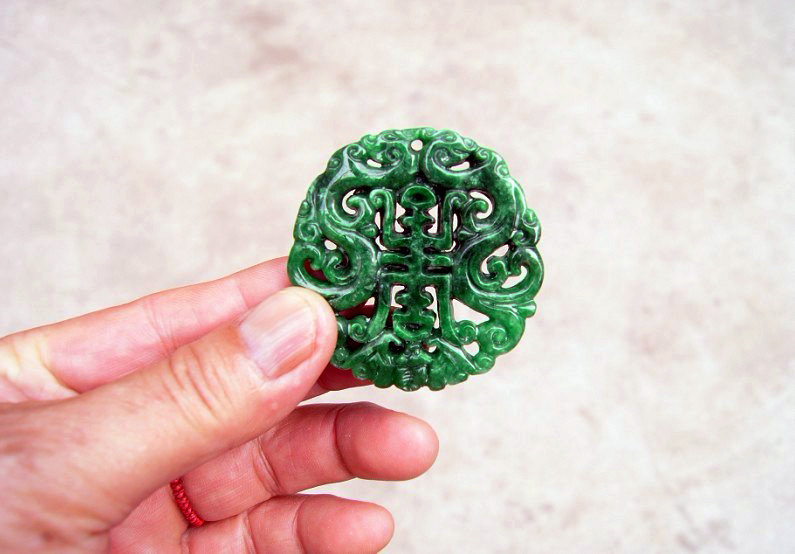 Natural green jade, pure handmade double dragon blessing. (charming). Talisman - necklace pendan