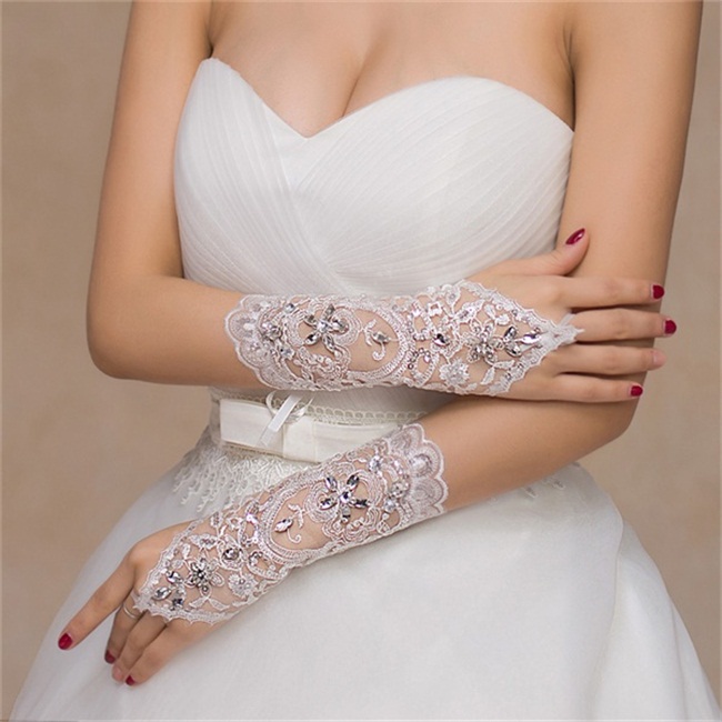 Brand New Beads Bridal Gloves with Lace Up Romantic Princess Wedding Gloves for Wedding Dress Elegant White Ivory Red Bridal Accessories