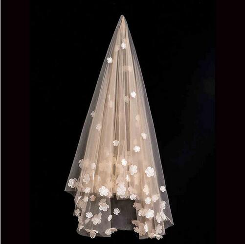 2017 Champagne Wedding Veil With Appliques One Layer Tulle 1.5 Meters New Arrival Simple Bridal Gowns
2017 Champagne Wedding Veil With Appliques One Layer Tulle 1.5 Meters New Arrival Simple Bridal Gowns