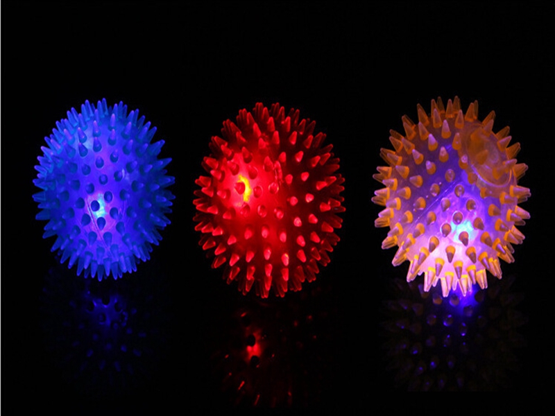 100pcs/lot Fast shipping Dog Cat Pet LED Squeak toy Rubber Chewing Bell Ball whistle ball Hedgehog Fun Toys