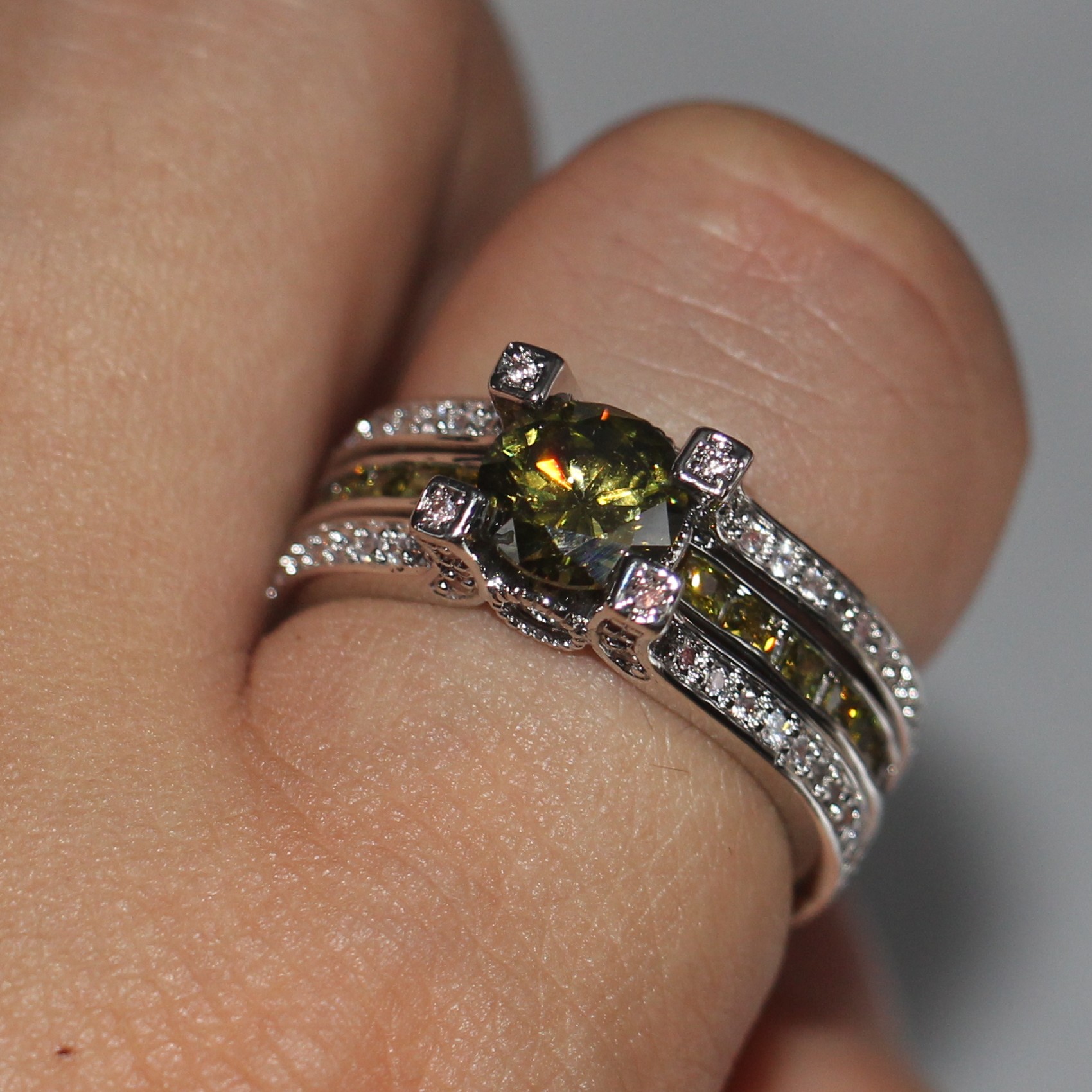 Sterg Sier Olive Topaz Gemstone Ring for Women