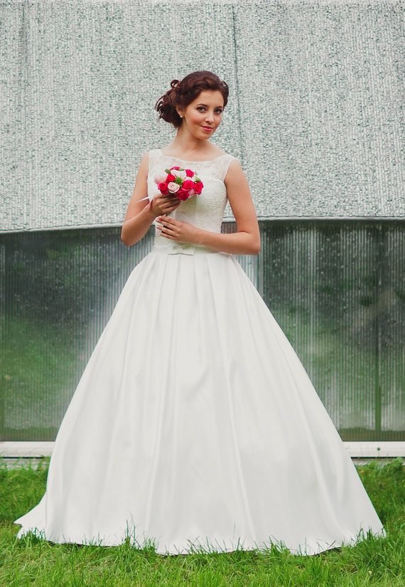 Vintage Garden Wedding Dress with Illusion Neckline Lace Corset Open Back Satin Belt with Bow A-line Elegant Simple Bridal Gowns