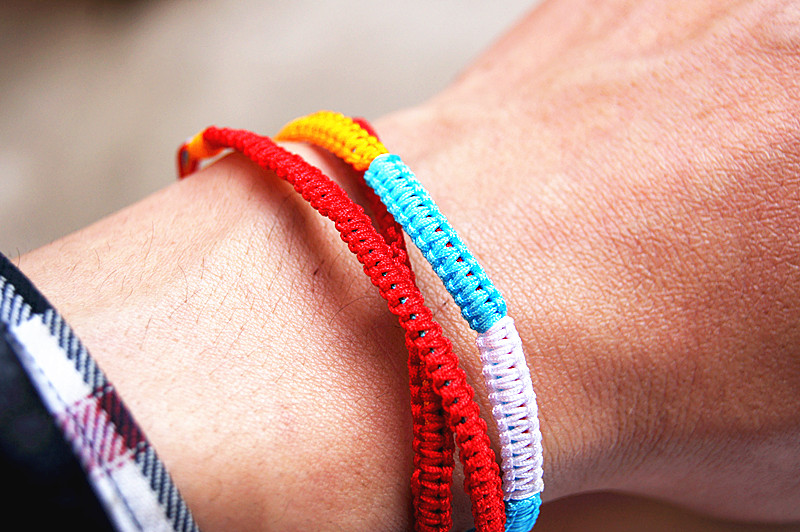 Pure manual weaving colorful square knot "around the wrist for 3 ming-xing zhou in same Hand catenary