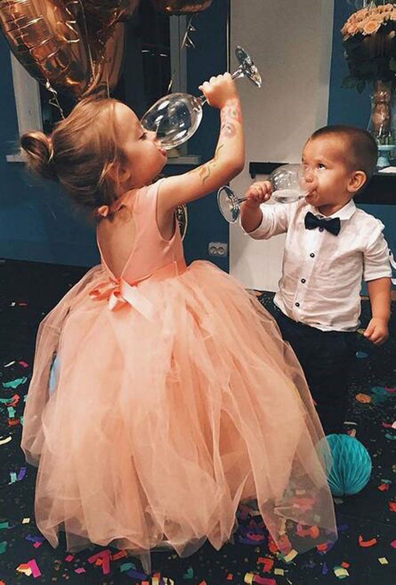 2017 New Fashion Girl Wear Tutu tulle skirts Floor Legnth Satin Top Backless Crew Neck Flower Girl Dress, Same as image
2017 New Fashion Girl Wear Tutu tulle skirts Floor Legnth Satin Top Backless Crew Neck Flower Girl Dress, Same as image