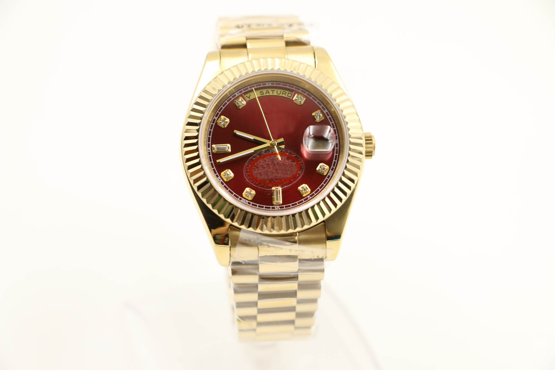 Facotry Automatic Self-wind 40mm 18K Gold Watch Red Diamond Dial Sapphire Glass Stainless steel DIESDATE No battery 2813 Sweep, Box
Facotry Automatic Self-wind 40mm 18K Gold Watch Red Diamond Dial Sapphire Glass Stainless steel DIESDATE No battery 2813 Sweep, Box
