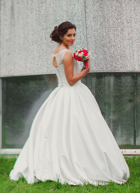 Vintage Garden Wedding Dress with Illusion Neckline Lace Corset Open Back Satin Belt with Bow A-line Elegant Simple Bridal Gowns