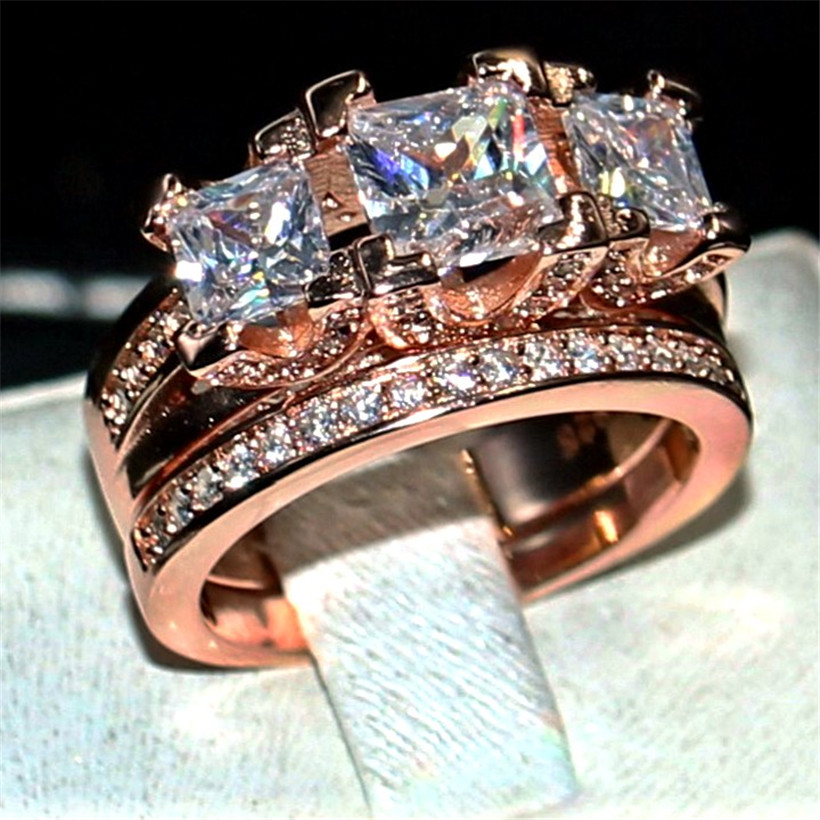 Luxury Jewelry Lady's 925 Sterling Silver & Rose Gold Three-stone Square Diamond CZ Paved Stone 2 Statement Wedding Band Ring Set for Women
Luxury Jewelry Lady's 925 Sterling Silver & Rose Gold Three-stone Square Diamond CZ Paved Stone 2 Statement Wedding Band Ring Set for Women