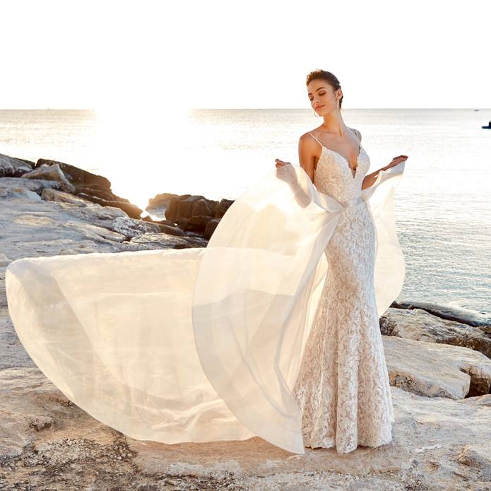 Elegant Mermaid Lace Bohemian Wedding Dresses With Detachable Train Backless Beach Wedding Dress Sweep Train Sequined Boho Bridal Gowns, Black & white
Elegant Mermaid Lace Bohemian Wedding Dresses With Detachable Train Backless Beach Wedding Dress Sweep Train Sequined Boho Bridal Gowns, Black & white