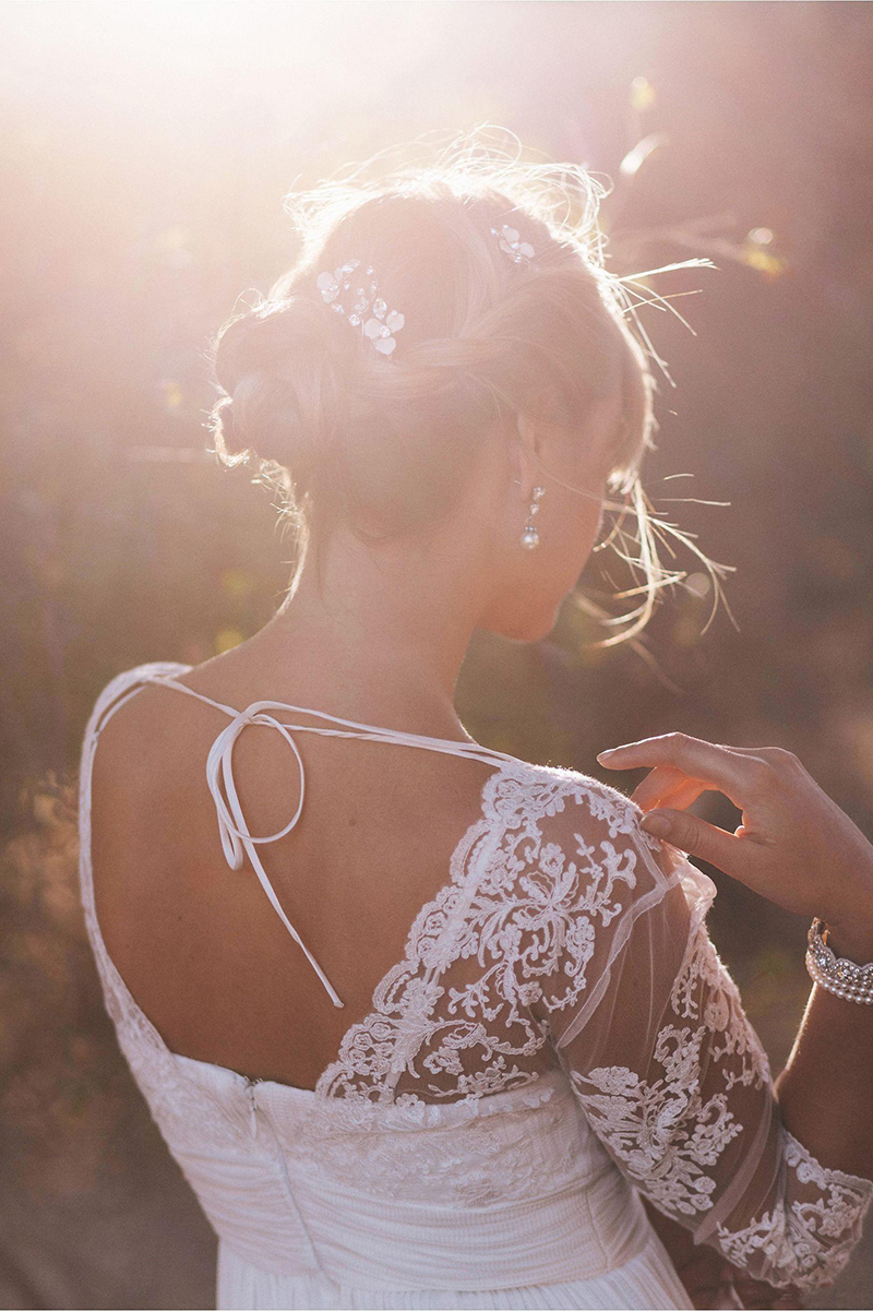 Boho Short Lace Wedding Dresses with Ivory Sheer 3/4 Long Sleeves V Neck Pleated A-Line Knee Length Chiffon Beach Bridal Gowns