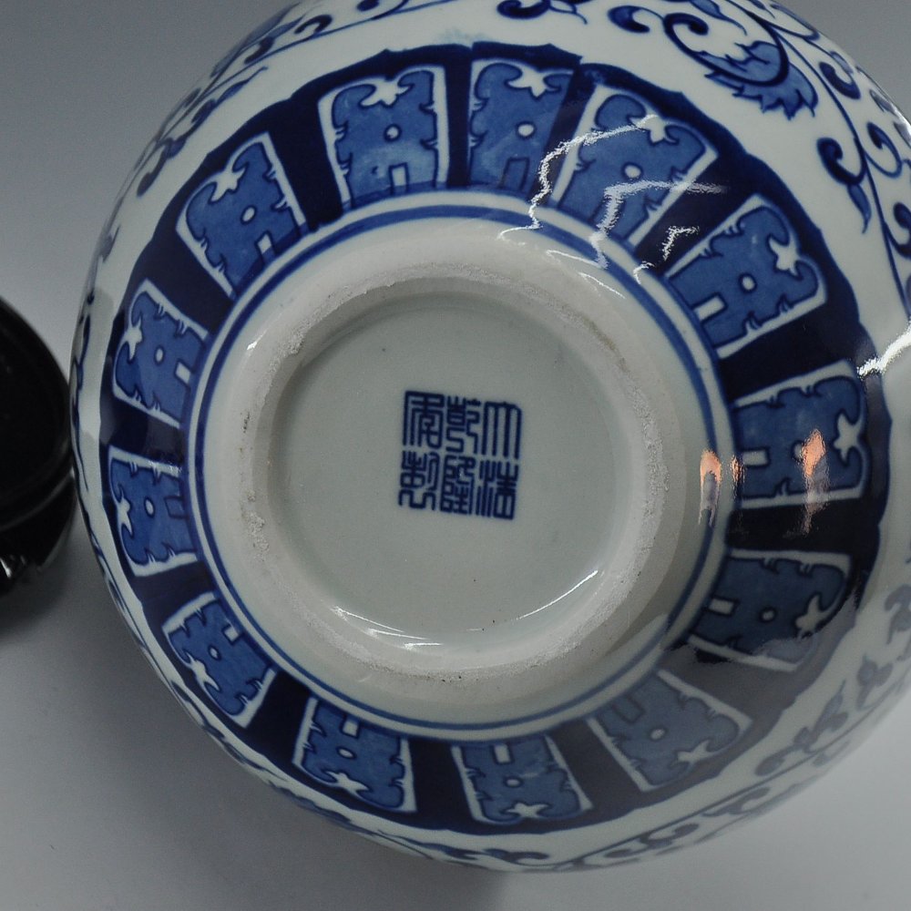 Storage bottle Chinese Antique Qing Qianlong Mark Blue And White Ceramic Porcelain Vase Ginger Jar