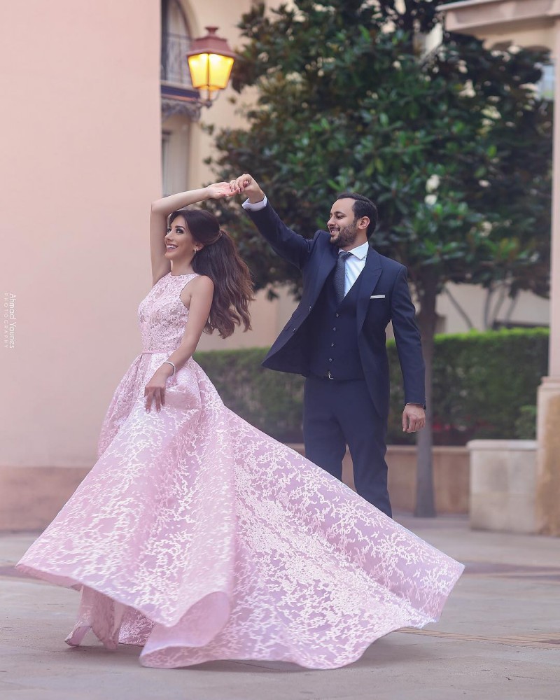 Dubai Pink Prom Dresses With Detachable Train Luxury Applique Sleeveless Jewel Neck Evening Gown Sweep Train Party Formal Dress Evening Wear