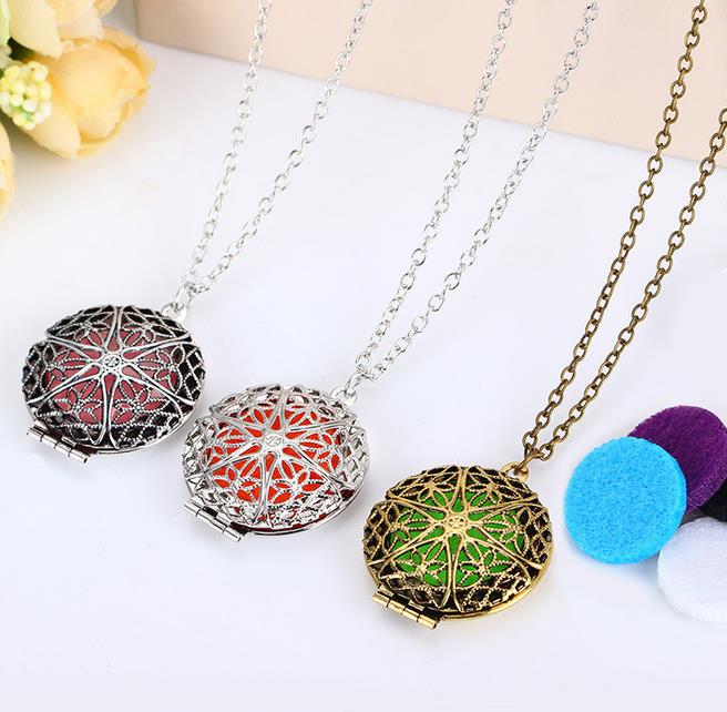 Vintage Opening Locket Pendant Necklace Copper Hollow Flowers Essential Oil Diffuser Necklaces Aromatherapy Pendants Jewelry Gift