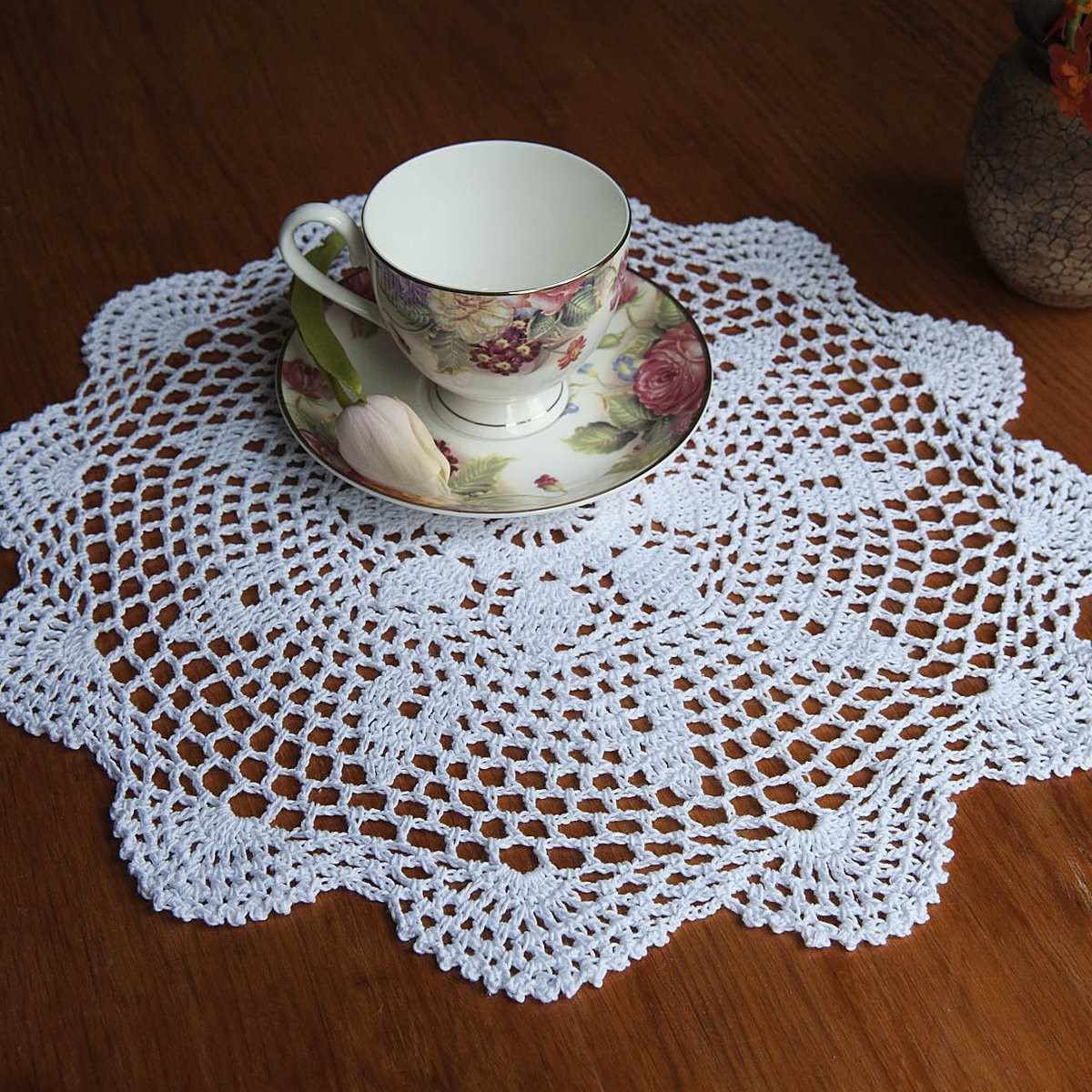 Mats & Pads 37CM Round Lace Hand Crocheted Doily Placemat Vintage Floral Coasters Home Coffee Shop Dining Table Decorative Gadgets
