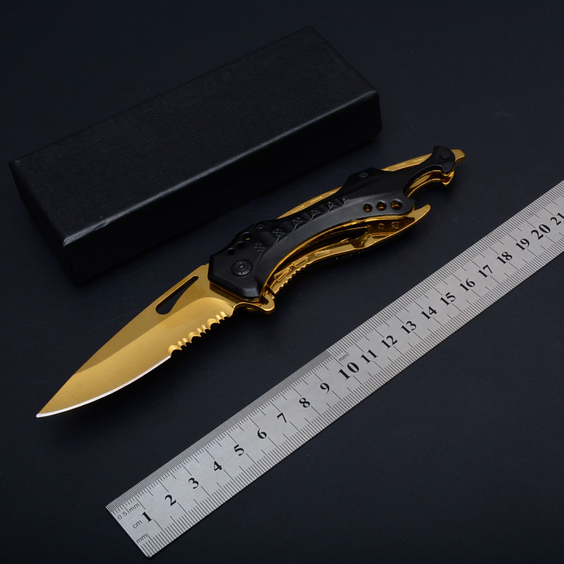 2018 New Gold Tactical Folding Knife Serration Blade Aluminum Handle Outdoor Camping Hunting Survival Pocket Utility EDC Tools Collection
2018 New Gold Tactical Folding Knife Serration Blade Aluminum Handle Outdoor Camping Hunting Survival Pocket Utility EDC Tools Collection