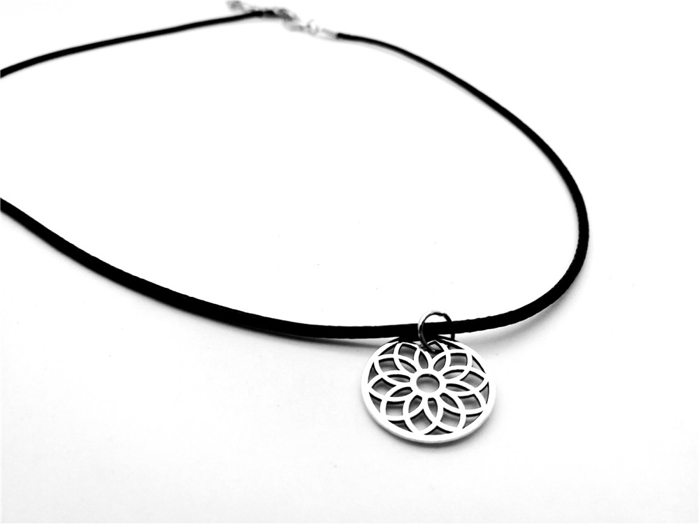 10PCS Simple Hollow Line Rose Sun Flower Petal Necklace Metal Floral Fun Daisy Sunflower Lotus Dreamcatcher Leather Rope Necklaces