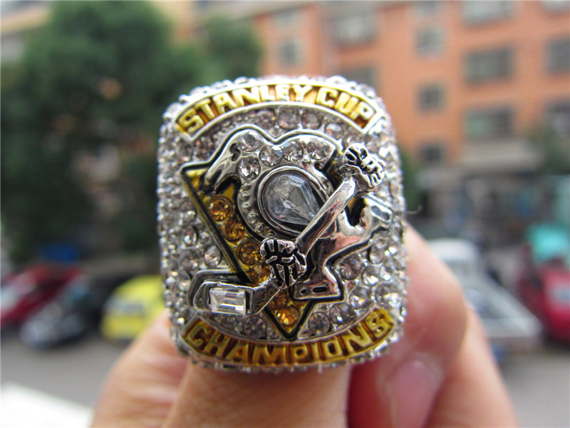 Myself Photo ! 2017 PITTSBURGH PENGUINS STANLEY CUP Hockey CHAMPIONSHIP RING solid Men Fan Gift Wholesale Drop Shipping, Golden;silver
Myself Photo ! 2017 PITTSBURGH PENGUINS STANLEY CUP Hockey CHAMPIONSHIP RING solid Men Fan Gift Wholesale Drop Shipping, Golden;silver