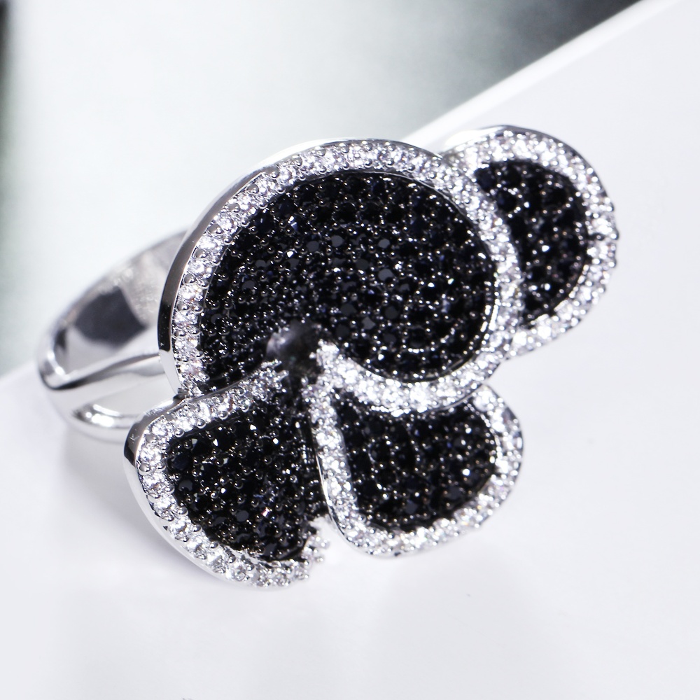 Great Product Flower Big ring Pave Jet and Clear cubic zirconia stones Large Party Rings designer jewelry fast delivery
Great Product Flower Big ring Pave Jet and Clear cubic zirconia stones Large Party Rings designer jewelry fast delivery