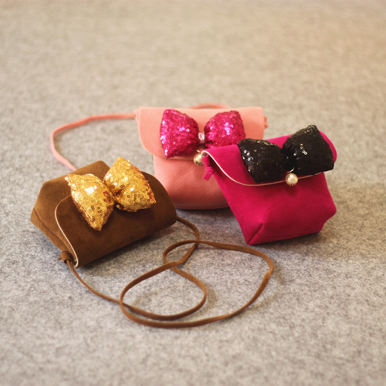 Cute Girls Princess Bags Bowknot Flower Sequin Children designer handbags Fashion Bow Pearl Kids Messenger Bag Baby Change Purse C2349, Black flower
Cute Girls Princess Bags Bowknot Flower Sequin Children designer handbags Fashion Bow Pearl Kids Messenger Bag Baby Change Purse C2349, Black flower