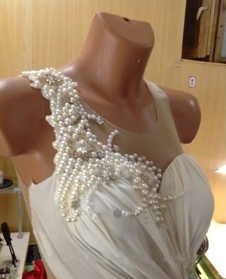 Sexy Mermaid Long Evening Dresses 2023 Pleated See Through Back White Ivory Beaded Pearl Evening Party Gowns With Bow Real Picture
