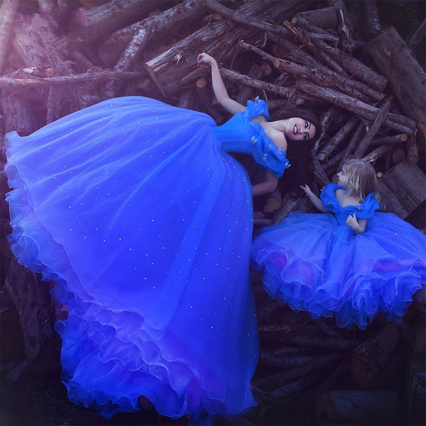 2017 Cinderella Ball Gown Prom Dresses Royal Blue Ball Gown Off the Shoulder Mother Daughter Dress Arabic Long Evening Party Gowns