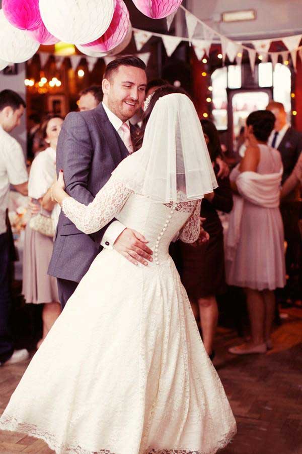 2017 Ivory Lace Tea Length Wedding Dresses Cheap Elegant Scoop Illusion 3/4 Long Sleeves Country Bridal Gowns Custom Made China EN7114