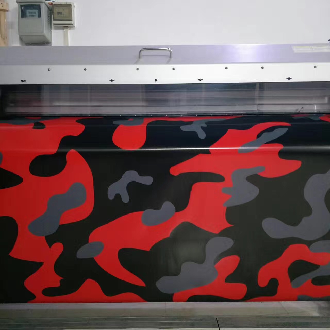 Red Large Spots Camo Vinyl Car Wrap Film With Air Release / Camouflage Truck wraps covering size 1.52x30m/Roll