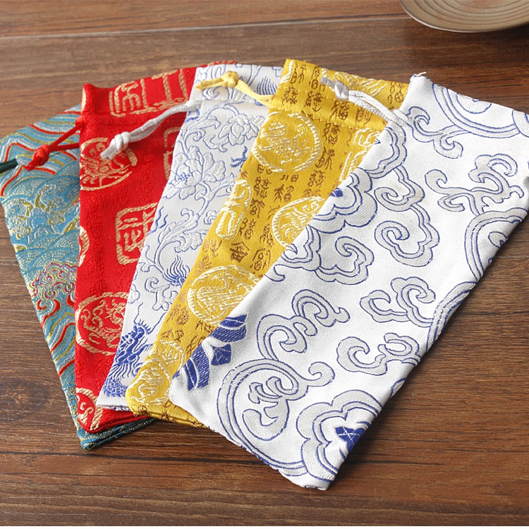 2 Size Lengthen Silk Brocade Pouch Drawstring Jewelry Necklace Gift Bags Wood Comb Trinket Storage Pocket 7x19 cm 7x24 cm
2 Size Lengthen Silk Brocade Pouch Drawstring Jewelry Necklace Gift Bags Wood Comb Trinket Storage Pocket 7x19 cm 7x24 cm