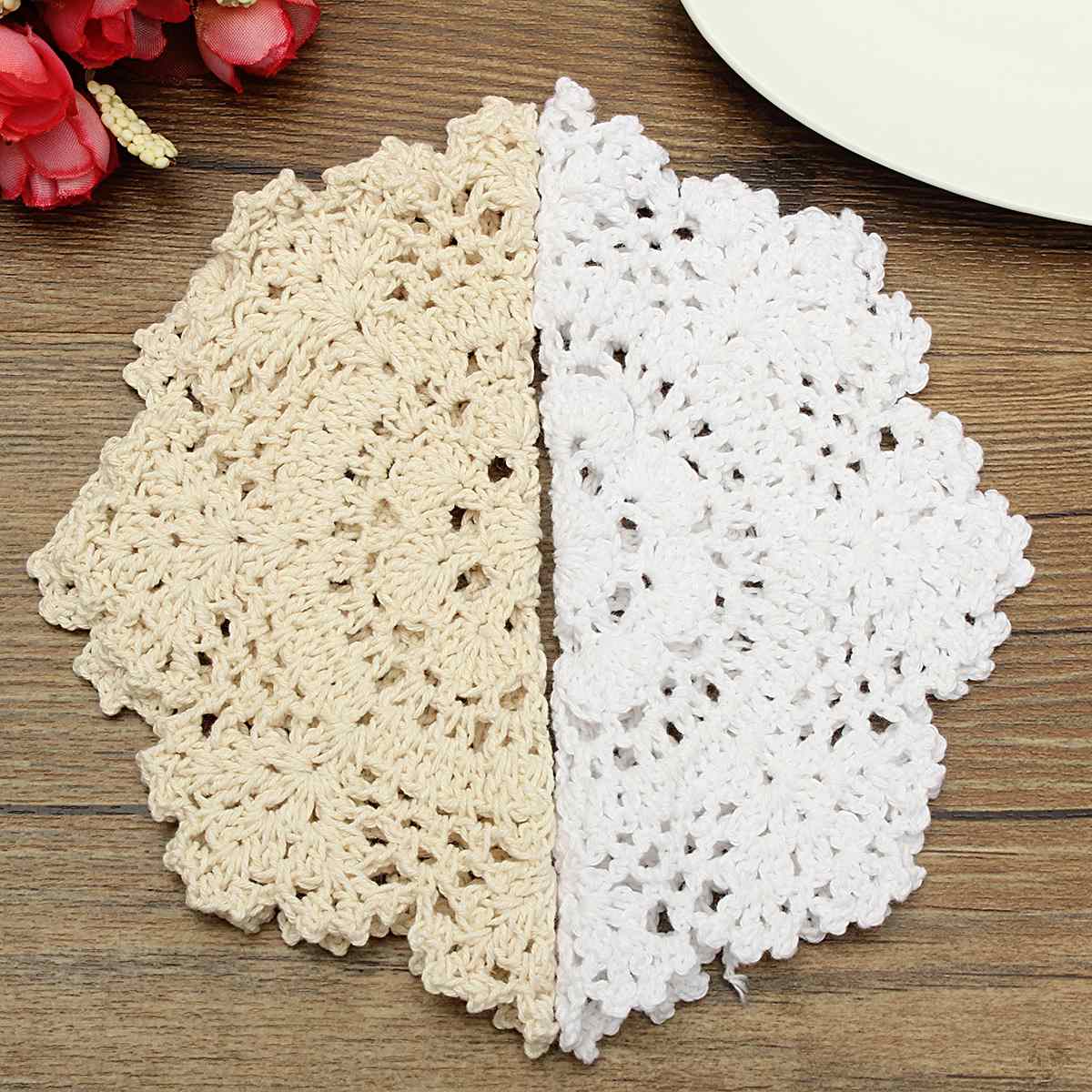 Wholesale- Vintage Cotton Yarn Table Mat Coasters Round Hand Crocheted Lace Doilies Home Dining Table Decorative Accessories Fabrics