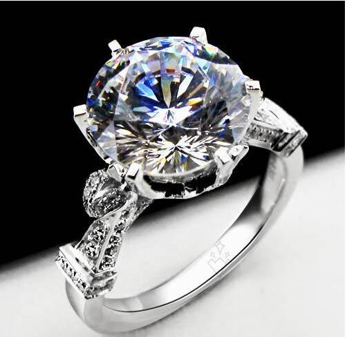 New 925 Sterling Silver 18k White Gold Plated 4ct NSCD Synthetic Diamond Women Wedding Ring Classic Jewelry Engagement Royal Court Style
New 925 Sterling Silver 18k White Gold Plated 4ct NSCD Synthetic Diamond Women Wedding Ring Classic Jewelry Engagement Royal Court Style