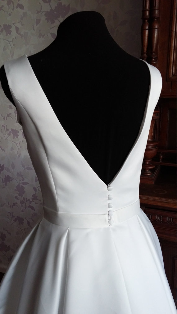 Modern Simple Satin Wedding Dress with Open Back Court Train Ruffled Scoop Neck High Quality Custom Made White Bridal Gowns China