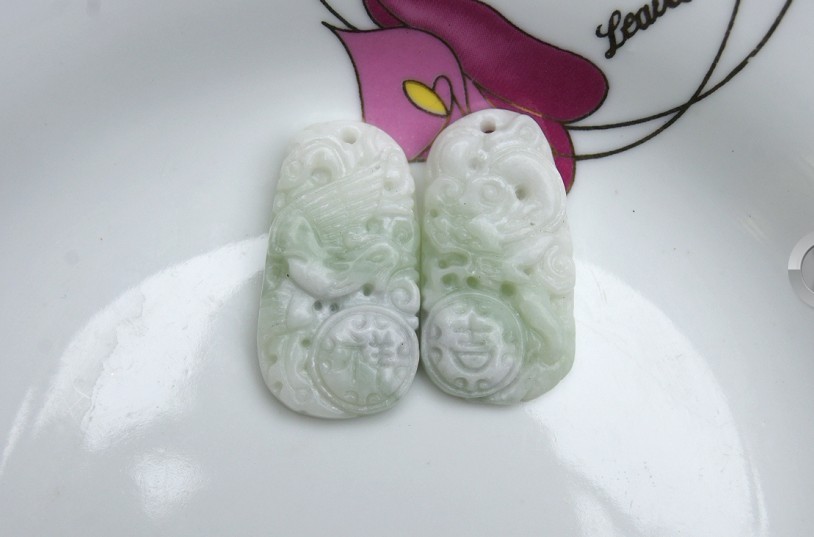White and green jade. amulet In extremely good fortune (good fortune) necklace pendant