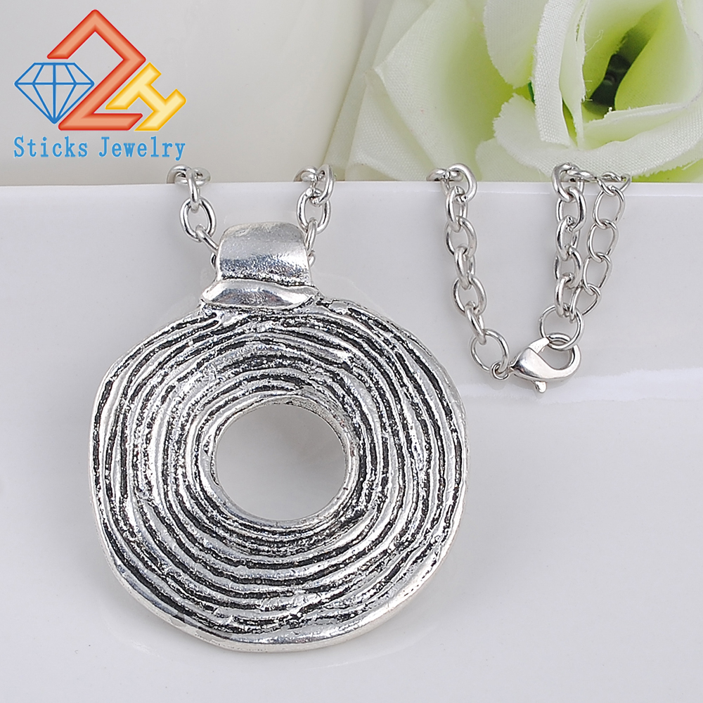 Vintage Big Round Pendant Necklace Women Retro Dangle Necklace Brand Jewelry for Women Personality
Vintage Big Round Pendant Necklace Women Retro Dangle Necklace Brand Jewelry for Women Personality