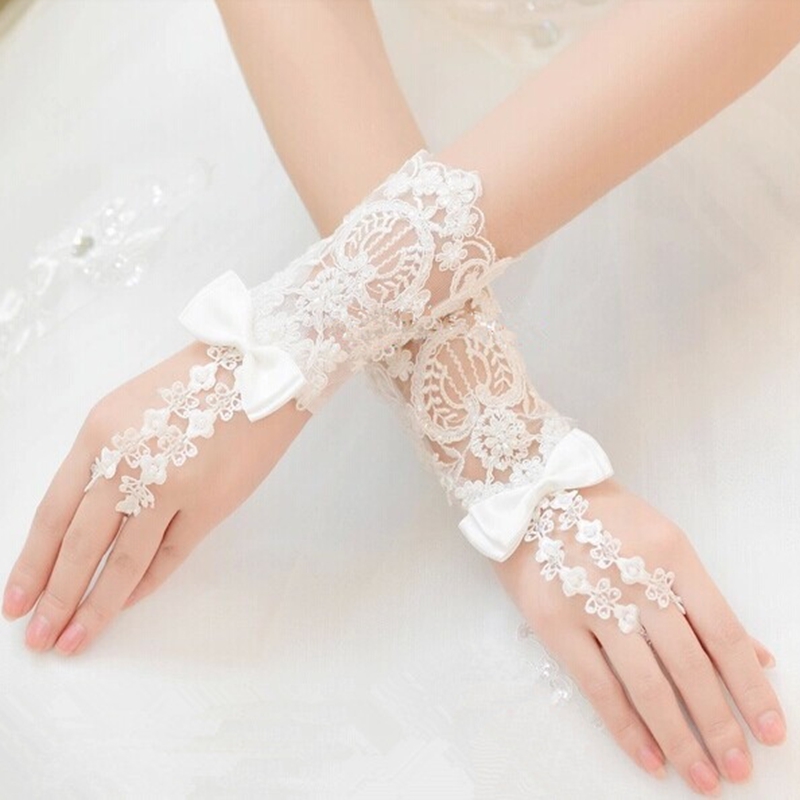 2017 New Short Bridal Gloves with Bow Free Size Romantic Wedding Gloves for Wedding Dress Elegant White/Ivory Princess Wedding Accessories