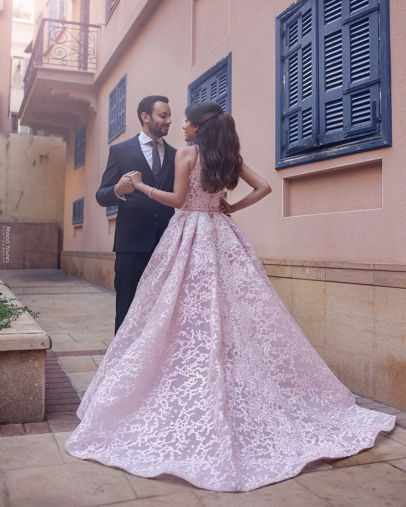 Dubai Pink Prom Dresses With Detachable Train Luxury Applique Sleeveless Jewel Neck Evening Gown Sweep Train Party Formal Dress Evening Wear
