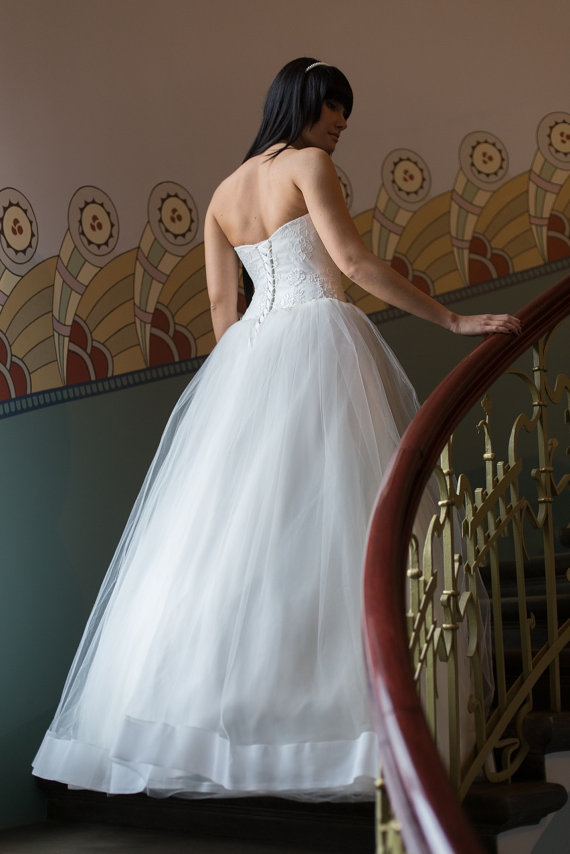 Vintage A-Line Wedding Dresses with Tulle Lace Applique Corset Floor Length Lace-up Backless Wedding Bridal Gowns Custom Made Dress