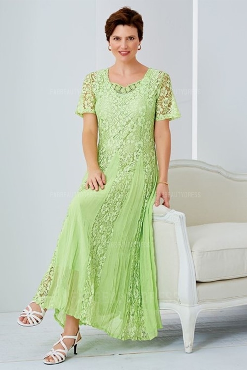 Elegant Tea Length Lace Mother Of The Bride Dresses Scoop Neck Wedding Guest Dress With Short Sleeves A-Line Plus Size Formal Gowns