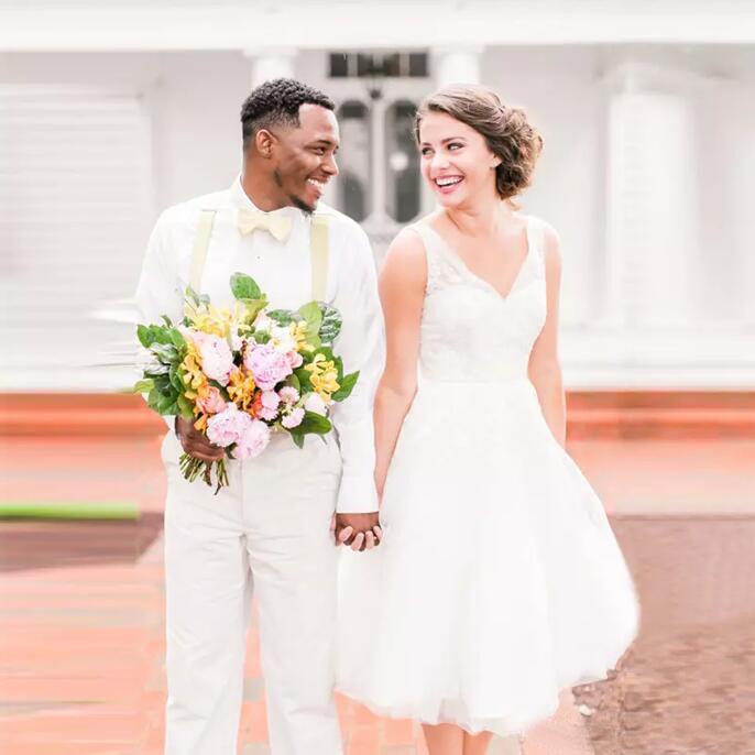 Modest 2017 White Lace V Neck Top Tulle Short Beach Wedding Dresses Cheap Knee Length Country Bridal Gowns Custom Made China EN11102