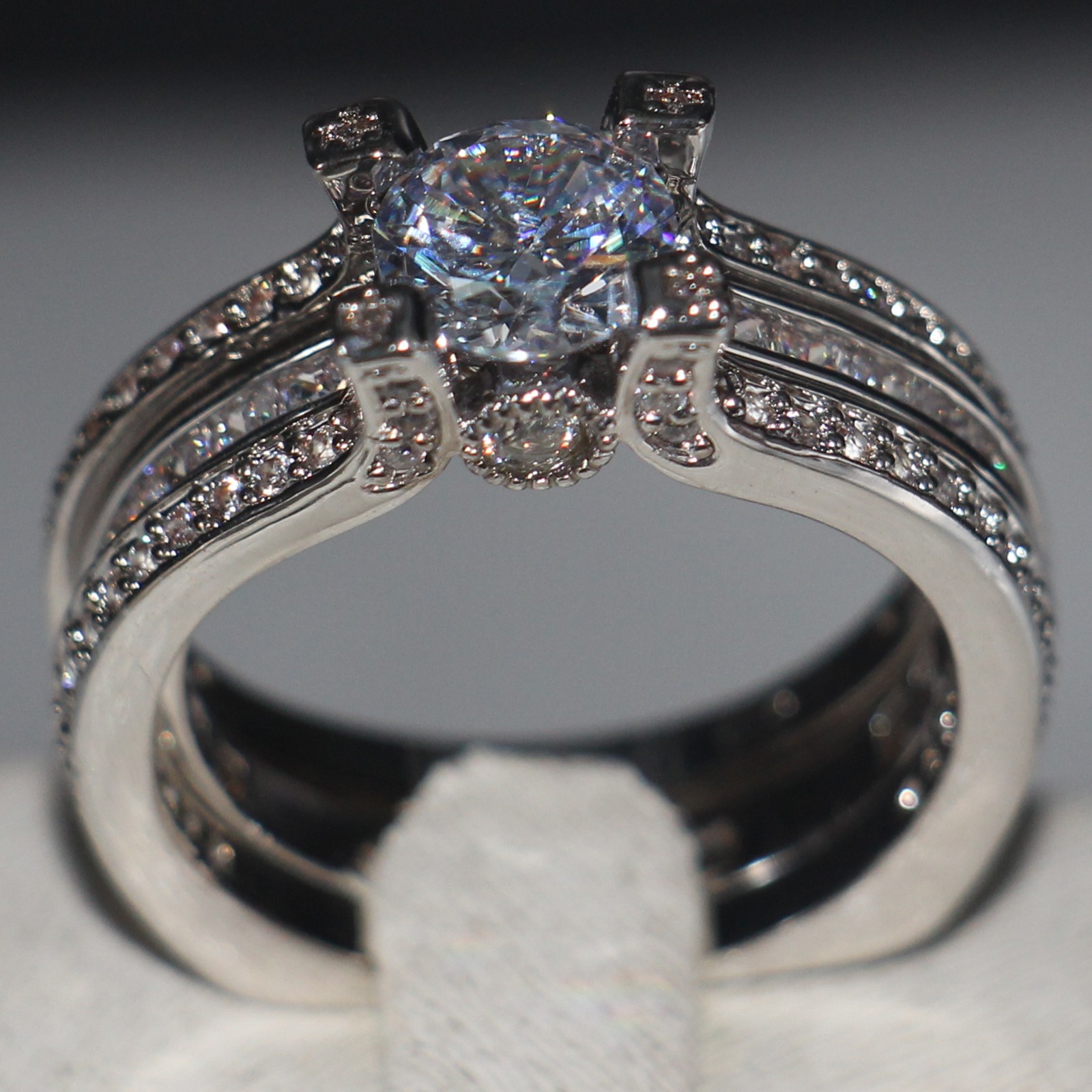 Victoria Top Sell Big Promotion Fashion Jewelry 925 Sterling Silver Round Cut White Topaz CZ Diamond Wedding Women Couple Ring Set Gift