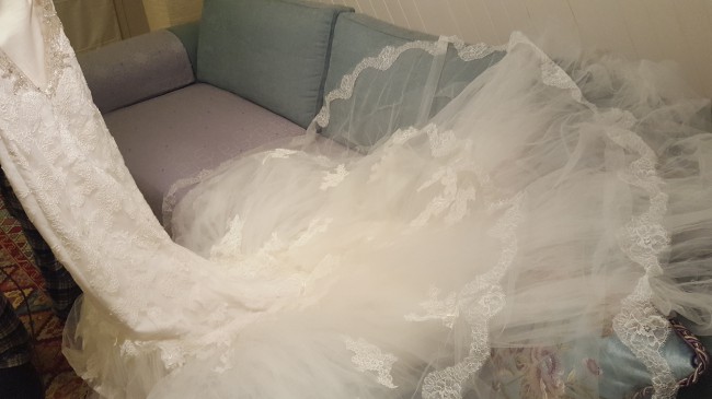 Lace Mermaid Wedding Dress Backless Capped Straps Sweetheart Neckline Crystal Beaded Ruffles Tiered Skirt Tulle Court Train Bridal Real