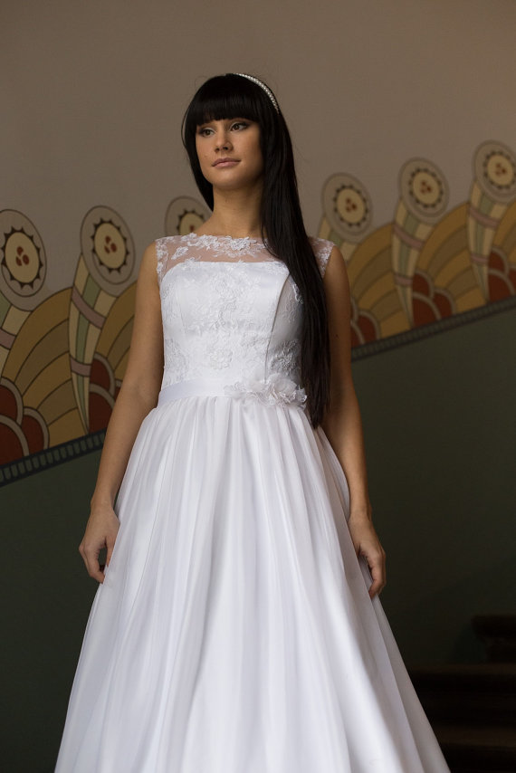 Vintage Chiffon Wedding Dress with A-Line Illusion Neckline Lace Corset Open Back Romantic Bridal Wedding Gown Under 100 From China