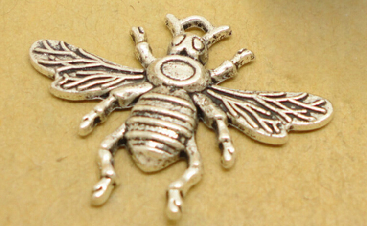 Items100pcslot Alloy Bee bronze or silver Plated Charms Pendant Fit Jewelry DIY 2524MM