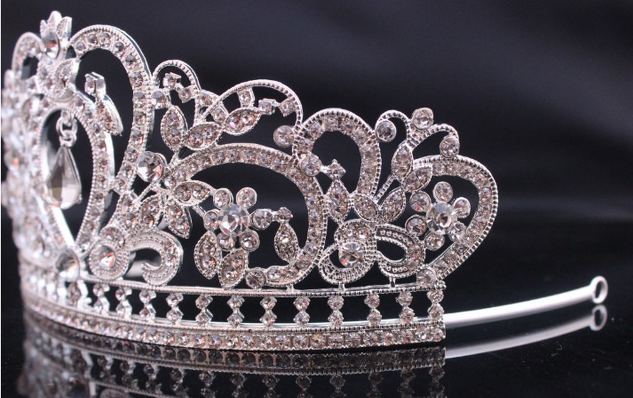 Luxurious Diamond-Inspired Bridal Jewelry Crown in Gold and Silver Tones Exquisite for Nuptial Celebrations