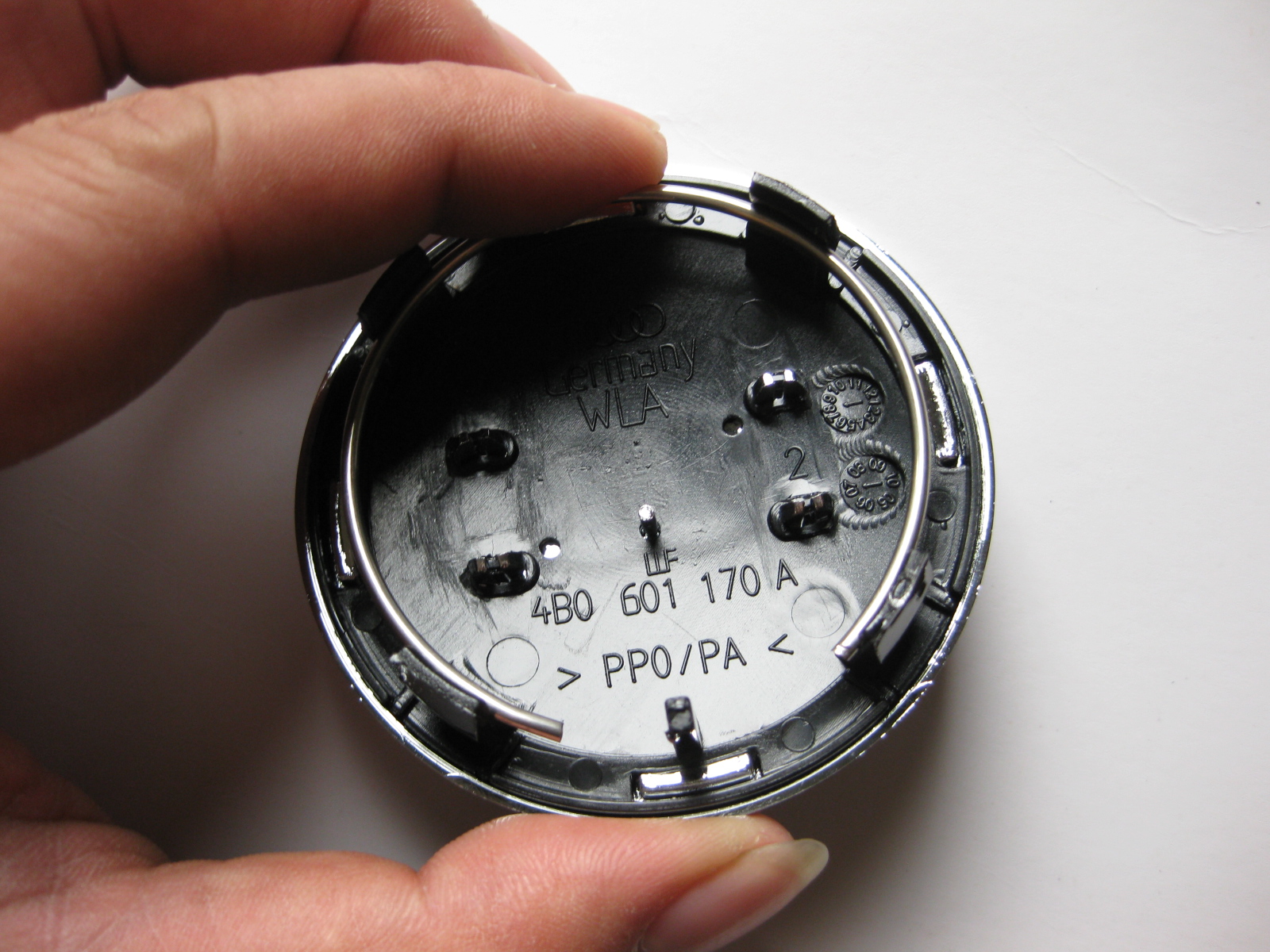 4PCS Per Lot Black Wheel center caps Black Sliver Car Wheel Center Hub Cap Emblem Badge Logo 69mm for AUDI 4B0601170A