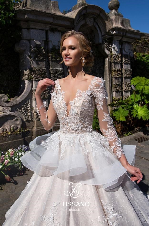 Modest A Line Wedding Dresses Vintage Long Sleeves Illusion V-neck Lace Appliques Bridal Gowns Ruffles Waist vestidos de novia