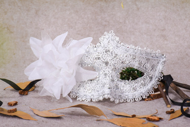 Sexy Masquerade Masks Black/White Lace Bridal Halloween Masks Venetian Half Face Mask for Christmas Cosplay Party Eye Masks CPA917