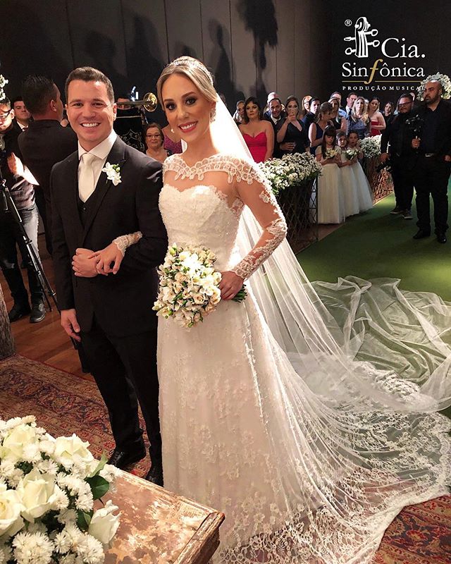 Sheer Lace Long Sleeve Wedding Dresses A-Line Lace Appliques Beaded Elegant Country Wedding Gowns African Bride Dresses, Ivory
Sheer Lace Long Sleeve Wedding Dresses A-Line Lace Appliques Beaded Elegant Country Wedding Gowns African Bride Dresses, Ivory