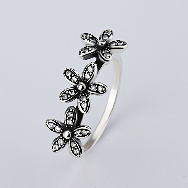 A wholesale Exquisite diamond three flower 925 Silver Signature Ring Fit Pandora Cubic Zirconia Anniversary Jewelry for Women Christmas gift
A wholesale Exquisite diamond three flower 925 Silver Signature Ring Fit Pandora Cubic Zirconia Anniversary Jewelry for Women Christmas gift