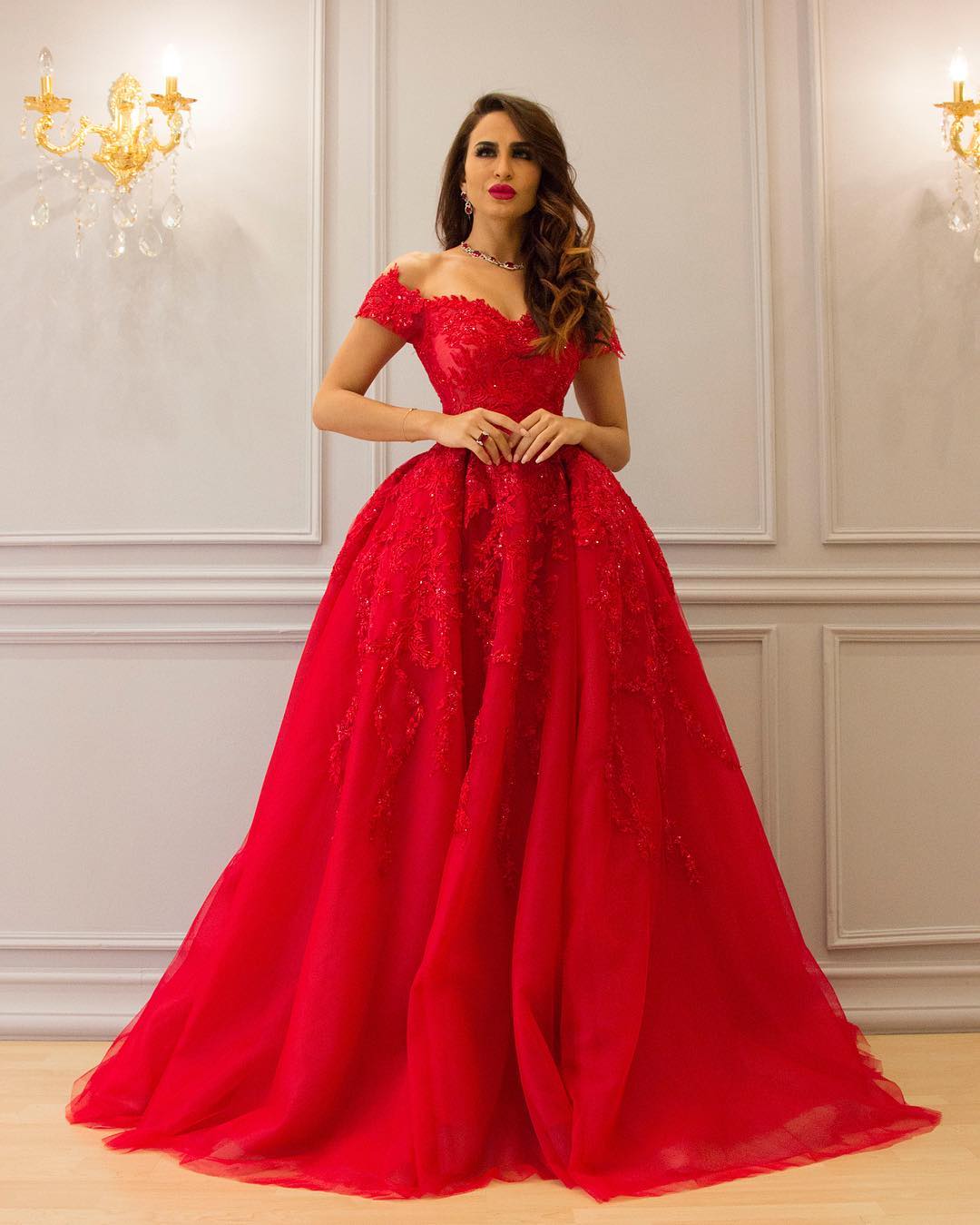 red ball gown lace evening dresses appliques beaded off shoulder neckline prom dress floor length ruffles formal evening gowns
