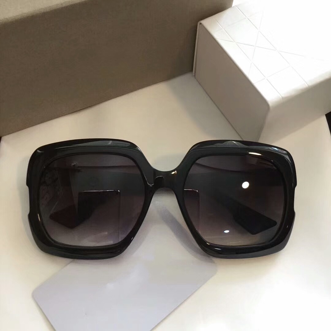 sunglasses For Men and Women Designer Summer style 004s Anti-Ultraviolet Retro Plate Square Full frame fashion Random Box
sunglasses For Men and Women Designer Summer style 004s Anti-Ultraviolet Retro Plate Square Full frame fashion Random Box