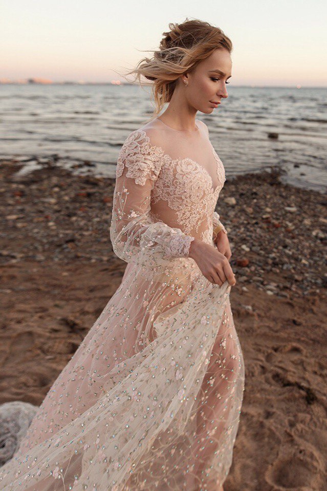 Beaded See Through Prom Dress Sheer Jewel Long Sleeve Lace Applique Evening Dress Amazing Sexy Lace Sweep Train Formal Dresses Evening Gown